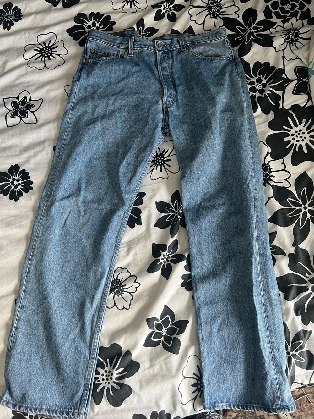 Classic Levi’s Light Blue Straight Jeans